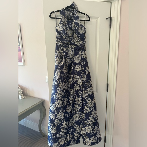Monique Lhuillier Dresses & Skirts - Monique Lhuillier Halter Dress